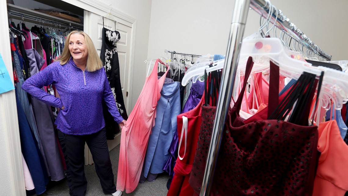 Prom dress project helps students in Wyoming town save money - Vimarsana News
