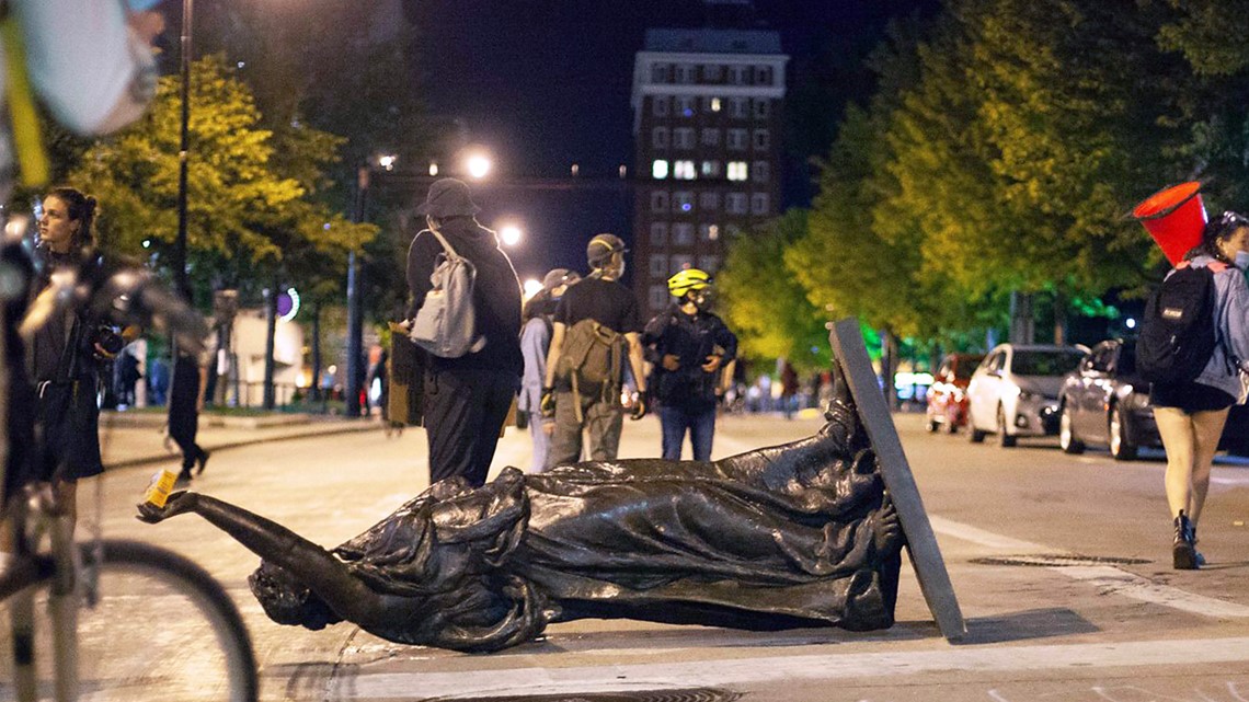 Crowds tear down statues, attack Wisconsin state senator