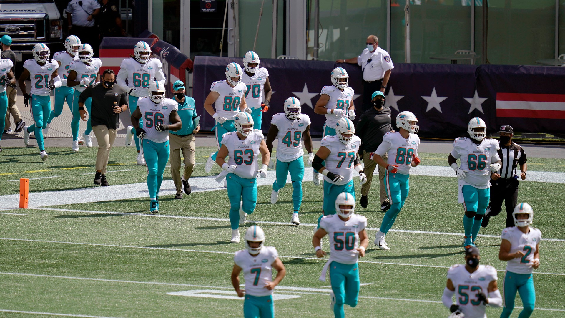 6 NFL teams stay in locker room for anthem, some players kneel ...