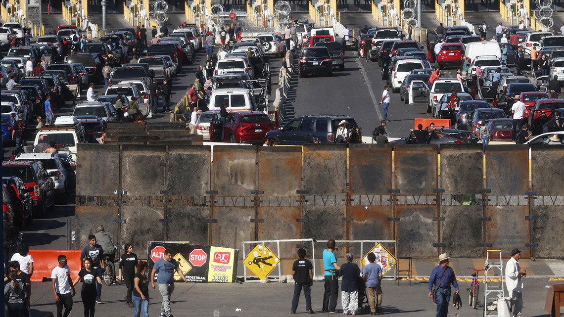 Migrants march toward US border in show of force