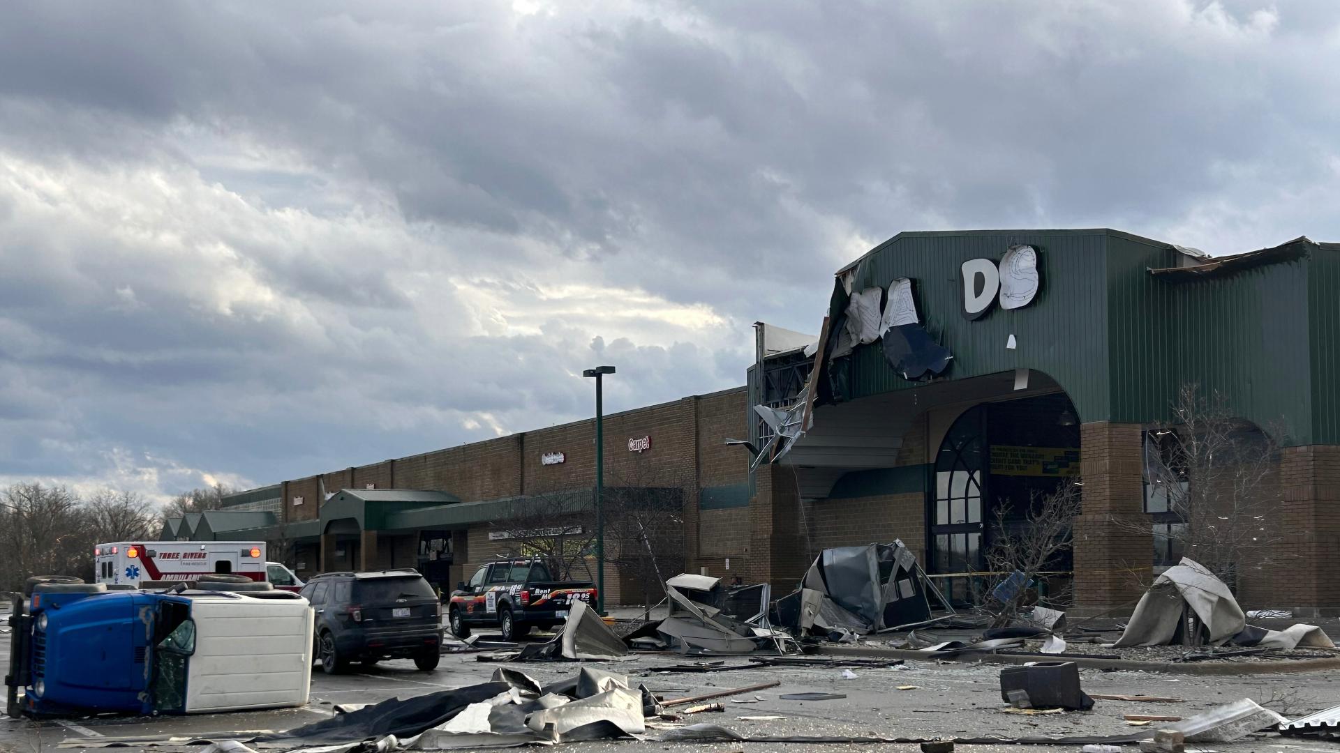 Storms rip through Michigan, ripping off roofs and downing trees ...
