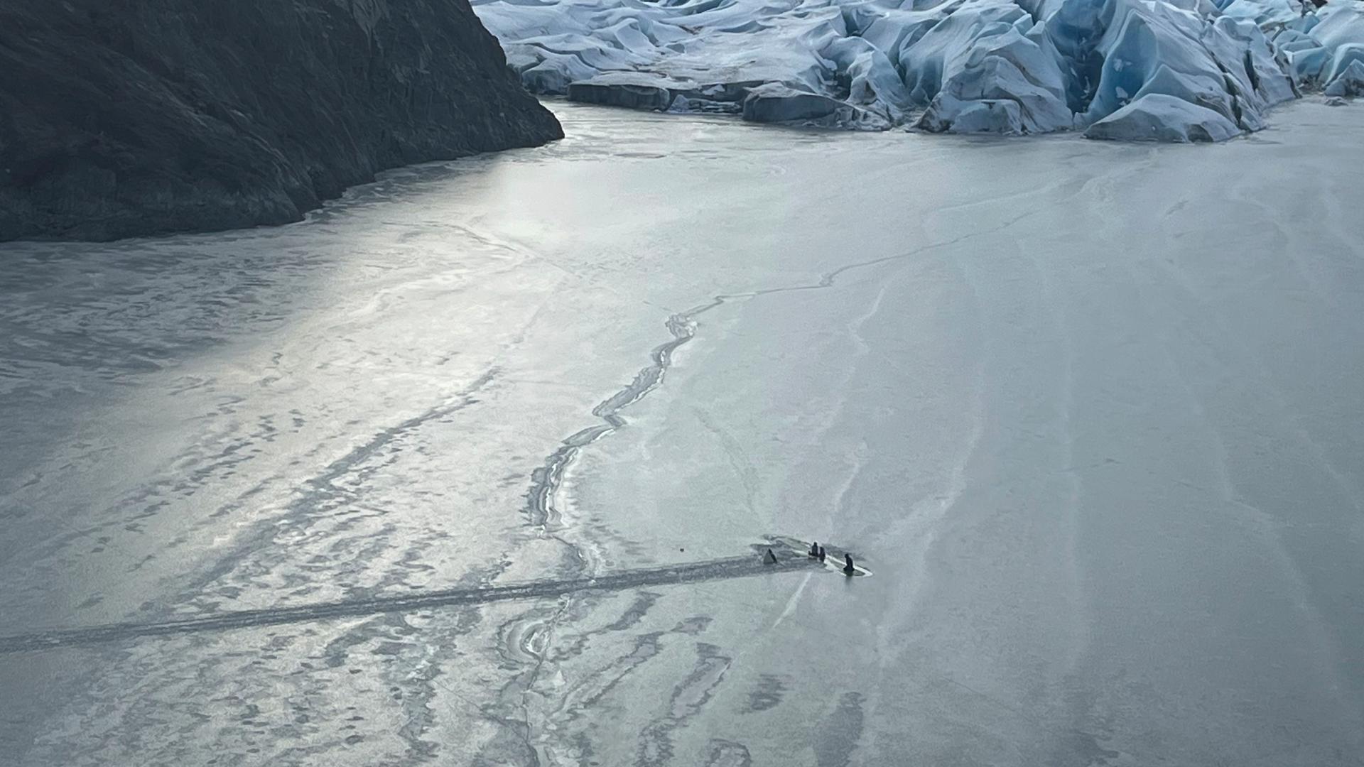 Pilot and daughters survive 12 hours on icy lake, father under investigation