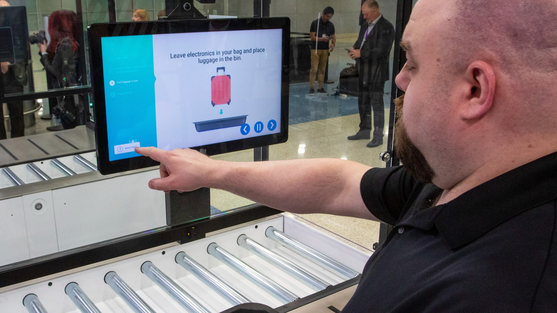 TSA unveils passenger selfscreening lanes at Vegas airport