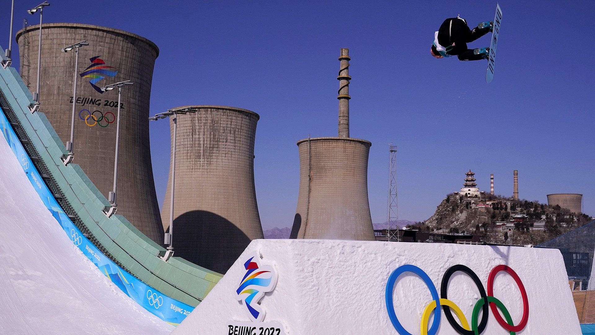 American-born Eileen Gu takes a shot at a second gold medal. Plus, those giant towers are back as snowboarding holds finals in big air.