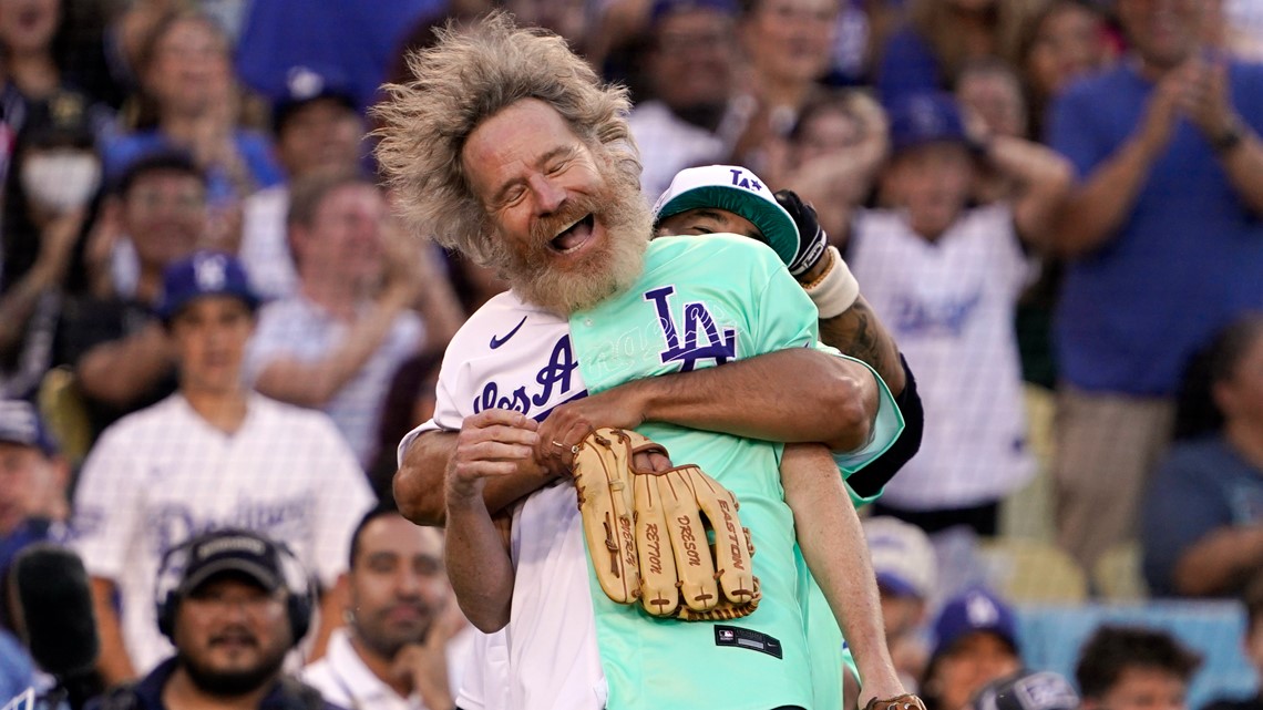 Breaking Bad - Bryan Cranston threw out the first pitch at the Los Angeles  Dodgers game on April 30, 2009.