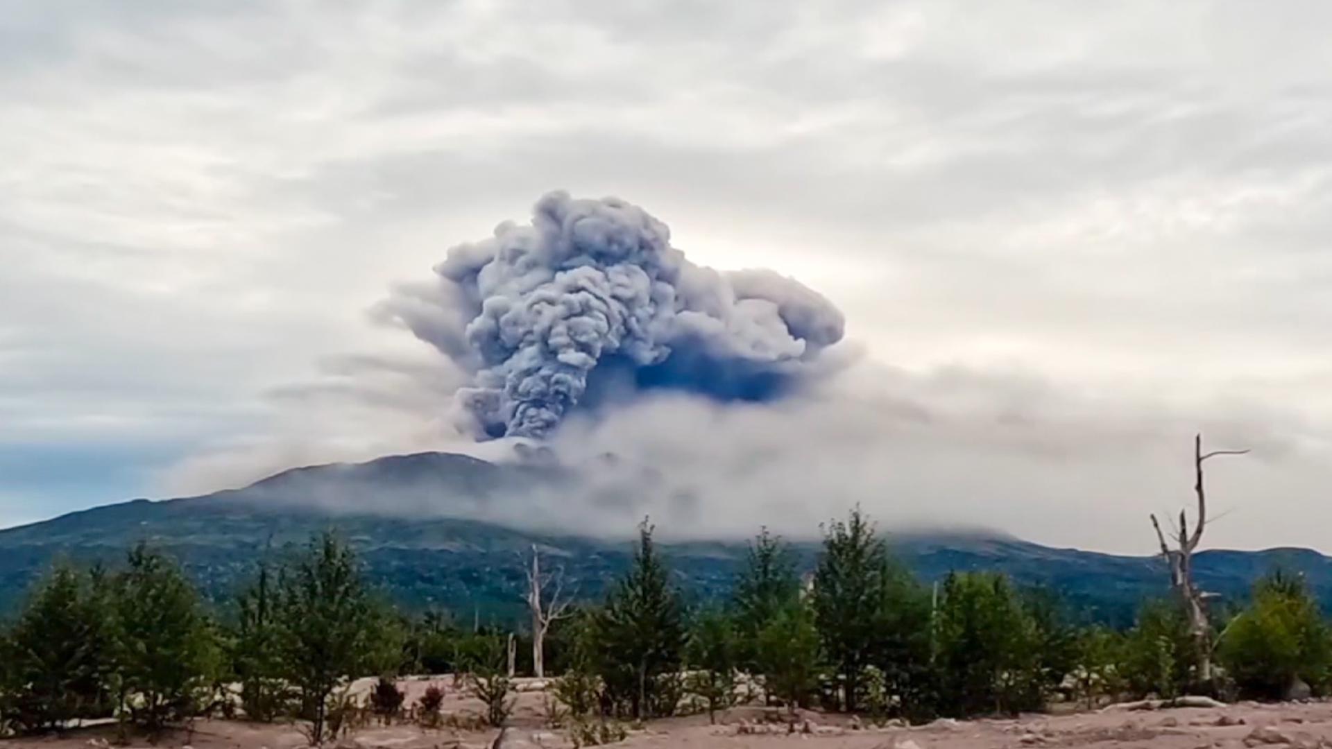 7.0 magnitude earthquake shakes Russia as volcano erupts