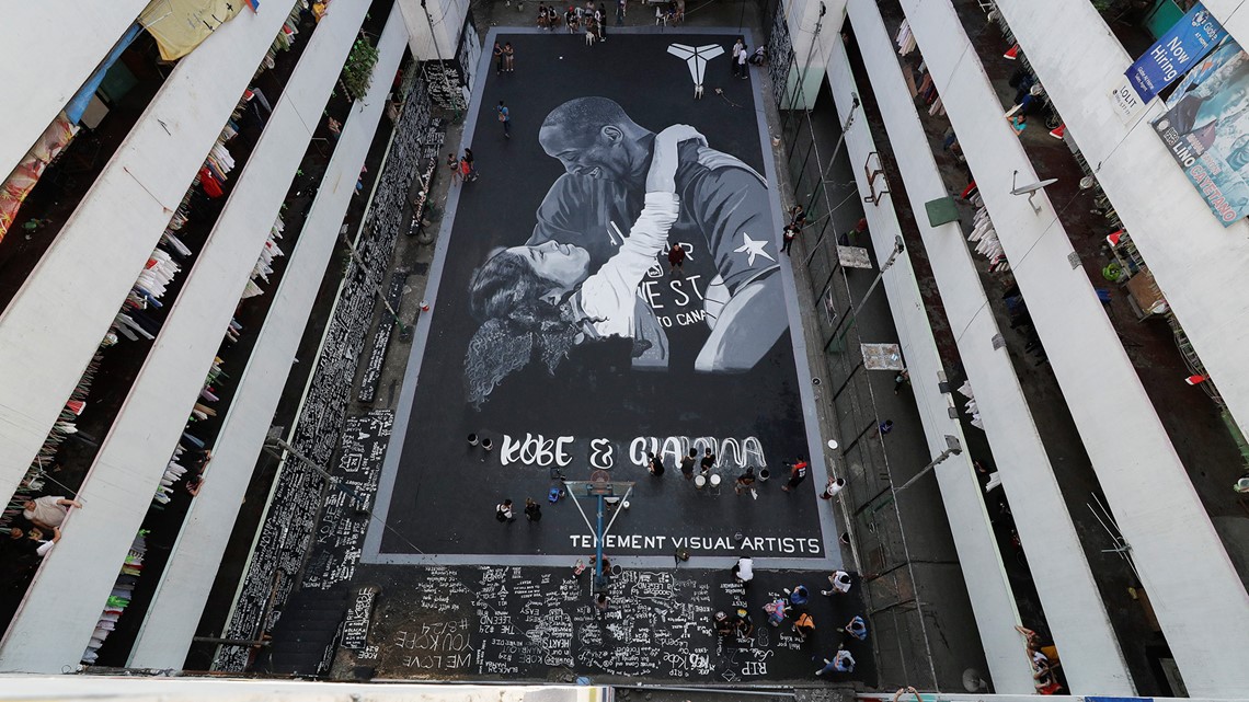 Kobe, Gianna Bryant mural unveiled at basketball court in