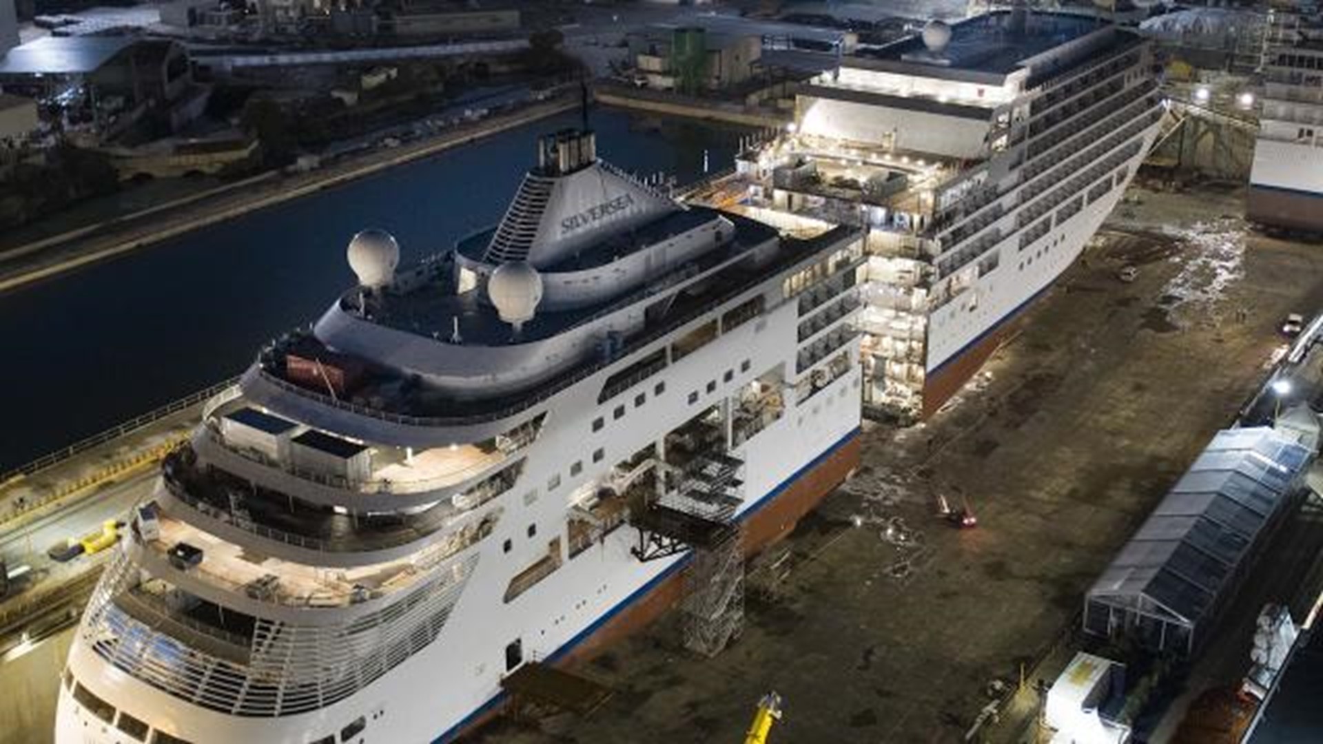 Silversea Ship Silver Spirit Cut In Half To Make Room For New Midsection 13newsnow Com