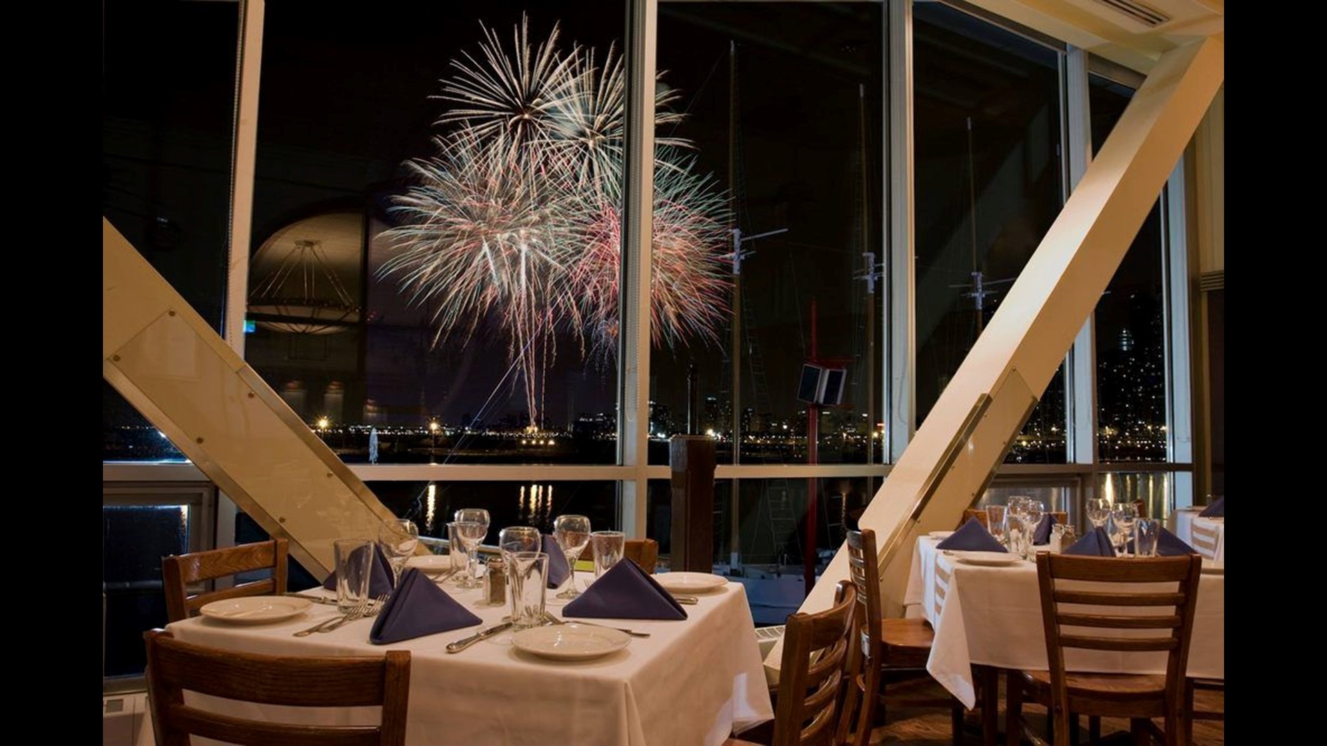 Just in time for New Year&#039;s Eve: Yelp&#039;s best bars and restaurants to see fireworks | 13newsnow.com