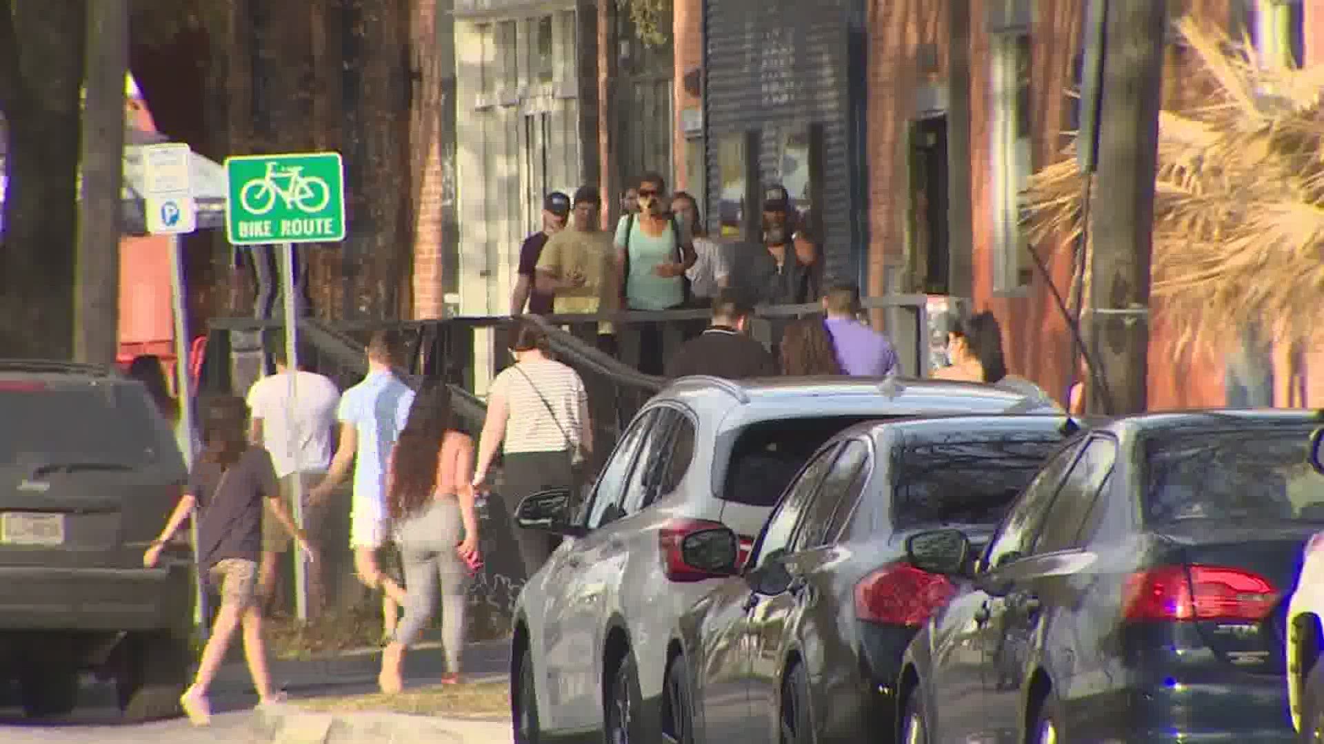 Partiers Celebrate The Lifting Of Mask Requirements Capacity Restrictions At Houston S Bars Nightclubs 13newsnow Com