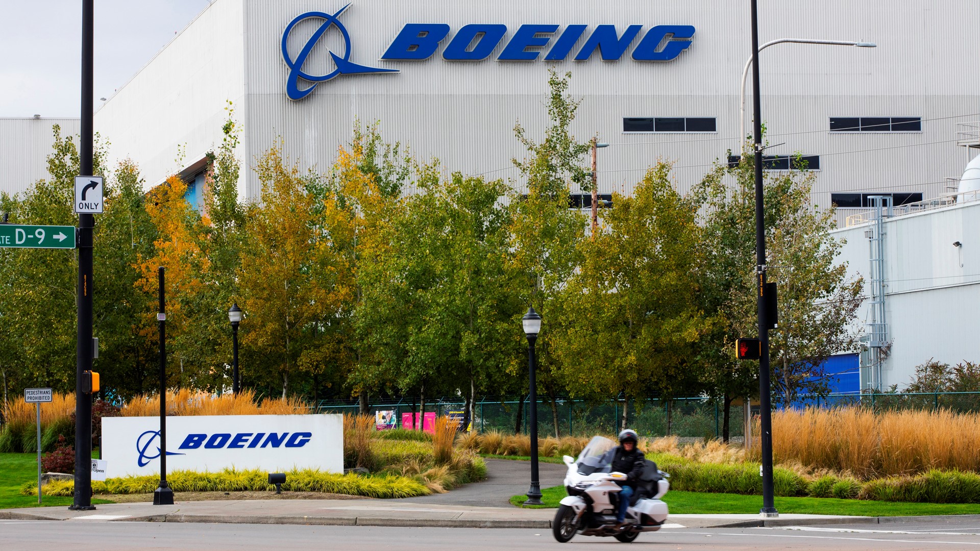 Boeing earned $567 million in the second quarter, compared with a $2.4 billion loss a year ago