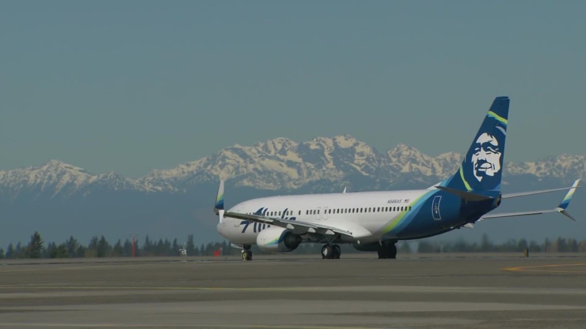 Alaska Airline pilots to vote on possible strike Monday