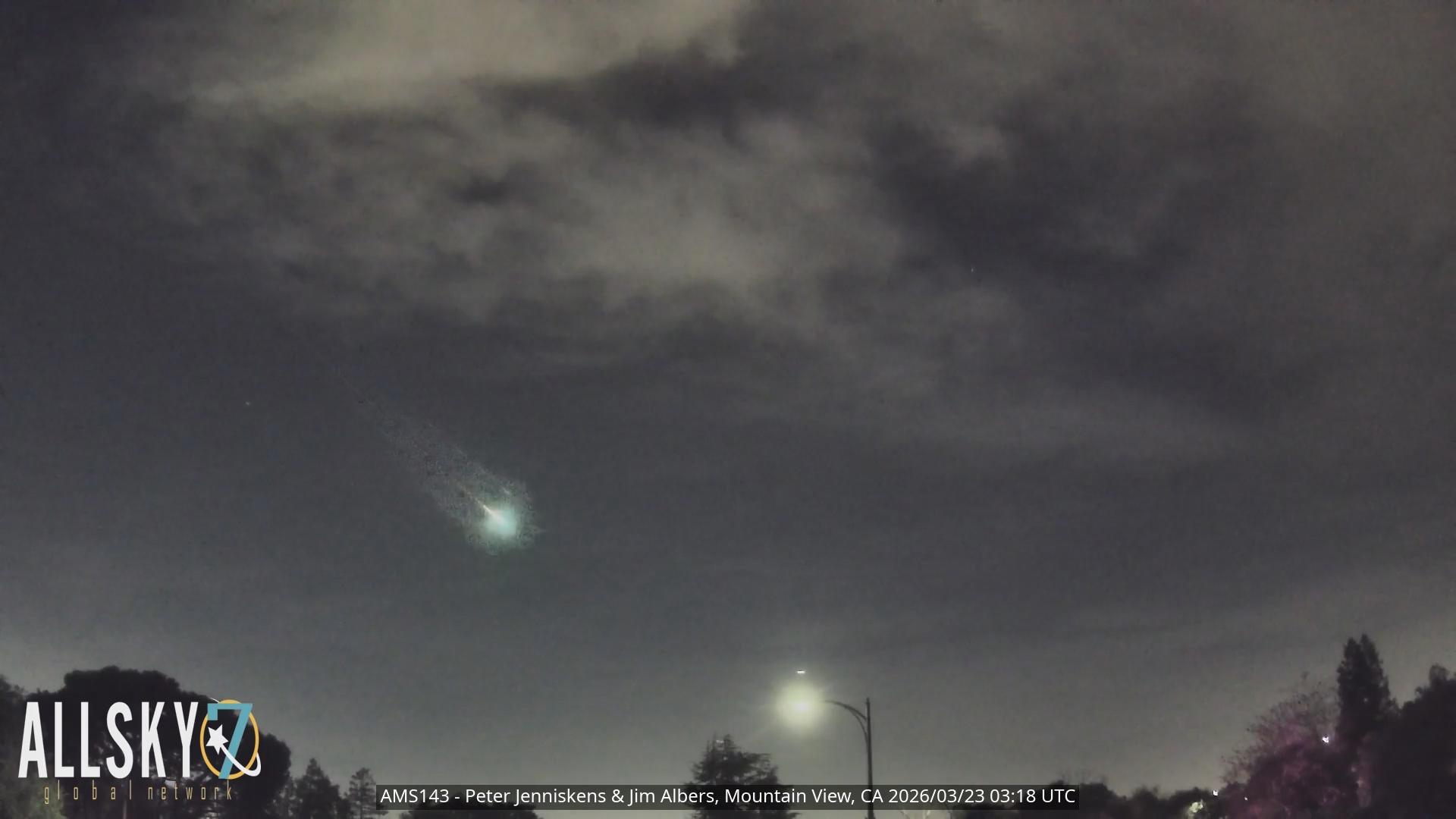 Meteor streaks across California sky, third fireball in past week ...