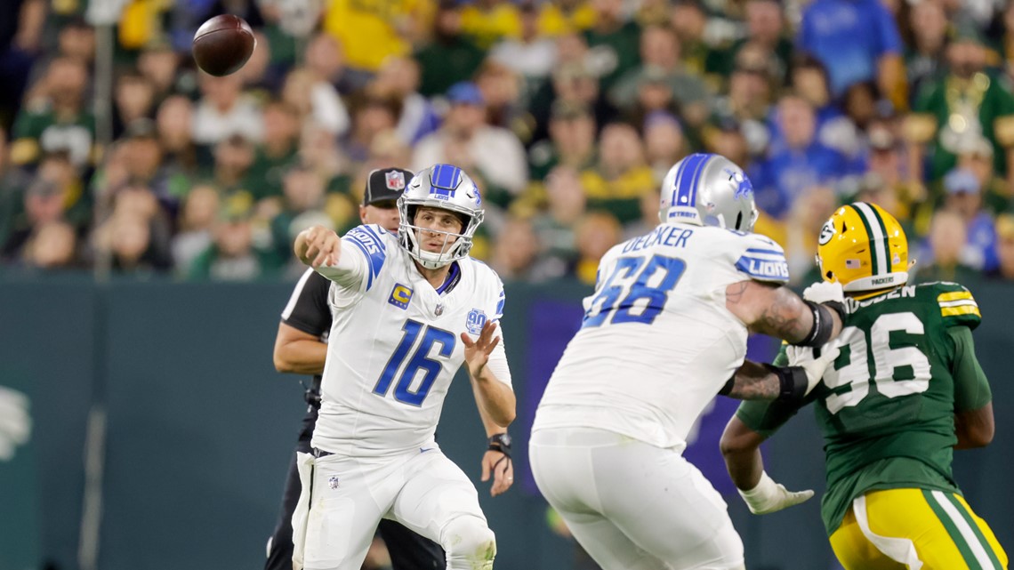 Detroit Lions pound the Packers at Lambeau 34-20.