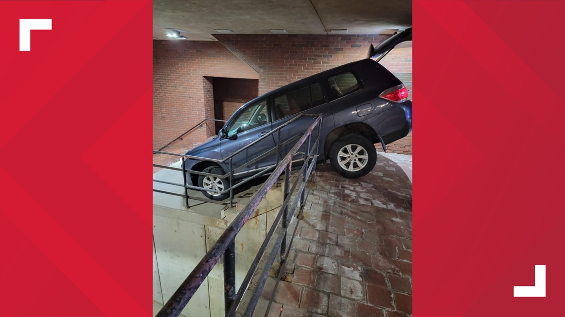 Police: Driver claims she was 'following her GPS' down staircase - Vimarsana News