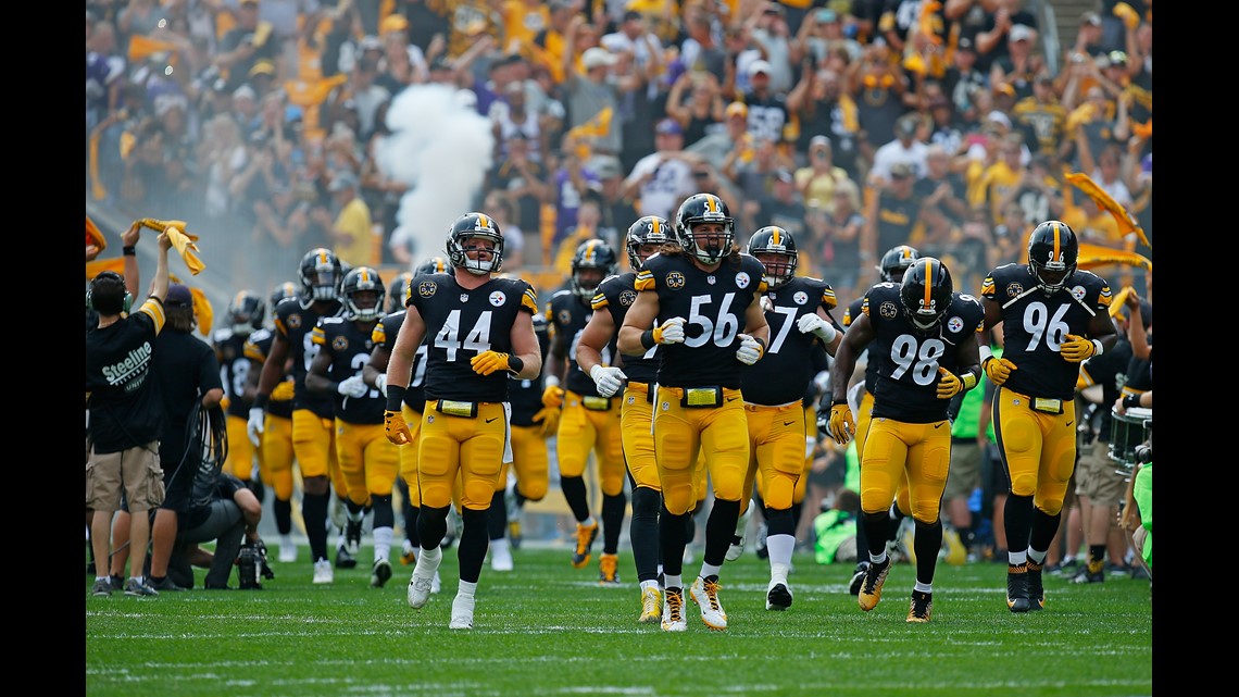 Alejandro Villanueva Stood on Field for Anthem with Steelers in