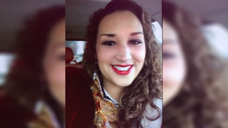 Mom allegedly stabbed 11-year-old, fled with 7-year