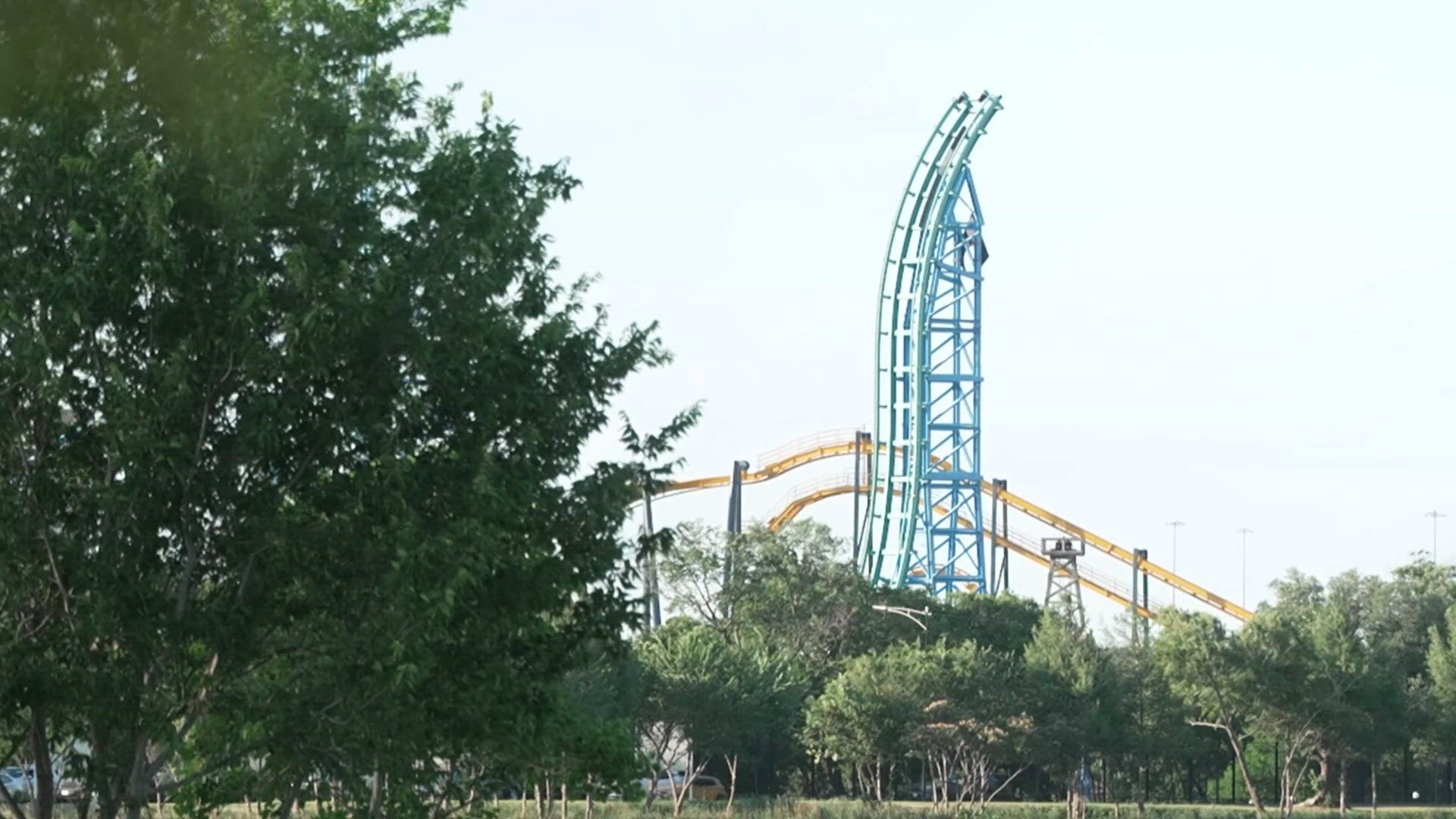 Six Flags lets guests buy season passes now and pay in monthly ...