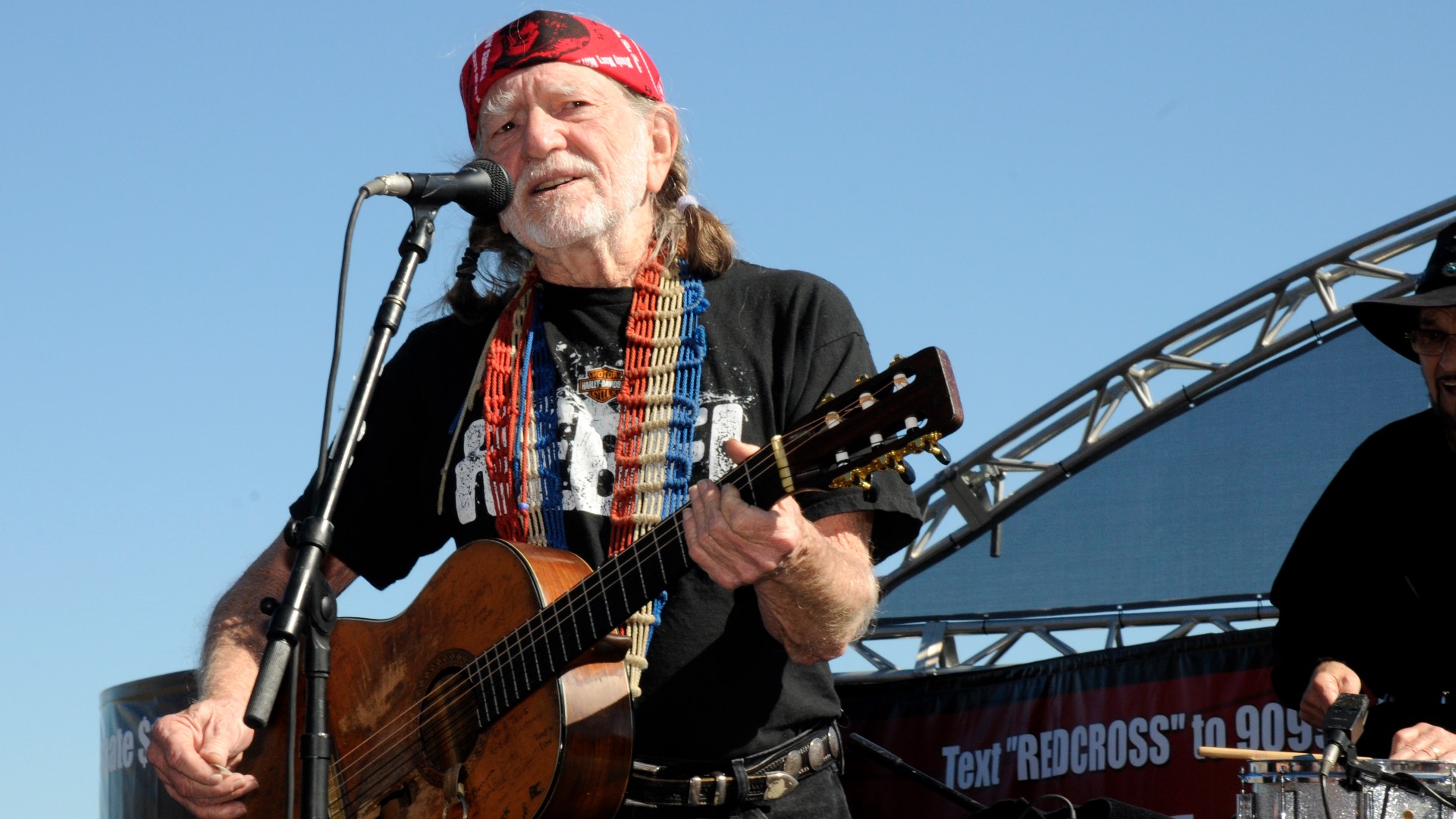 Willie Nelson and Bob Dylan tour Outlaw Music Festival in VB