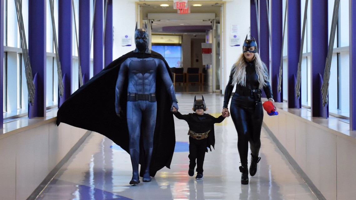 Family of 3yearold cancer patient wears superhero costumes to every