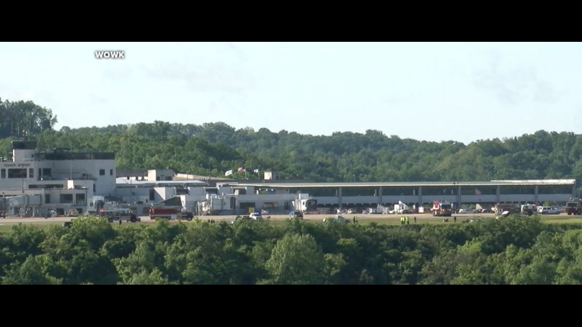 2 dead in cargo plane crash in West Virginia