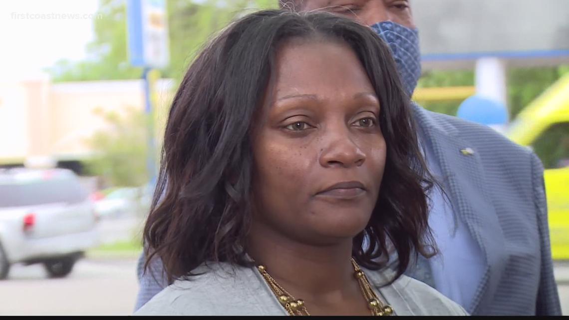 Shopper suing Publix after being Tased, accused of shoplifting - Vimarsana News