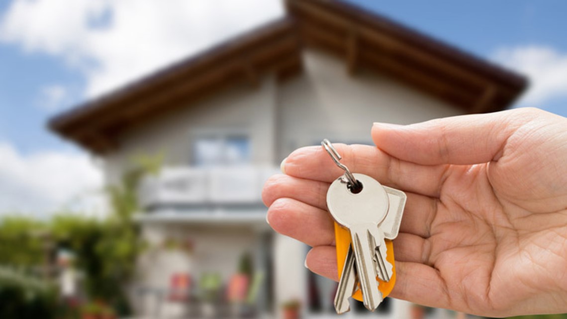 Black couple home value jump $300K when White friend stands in - Vimarsana News