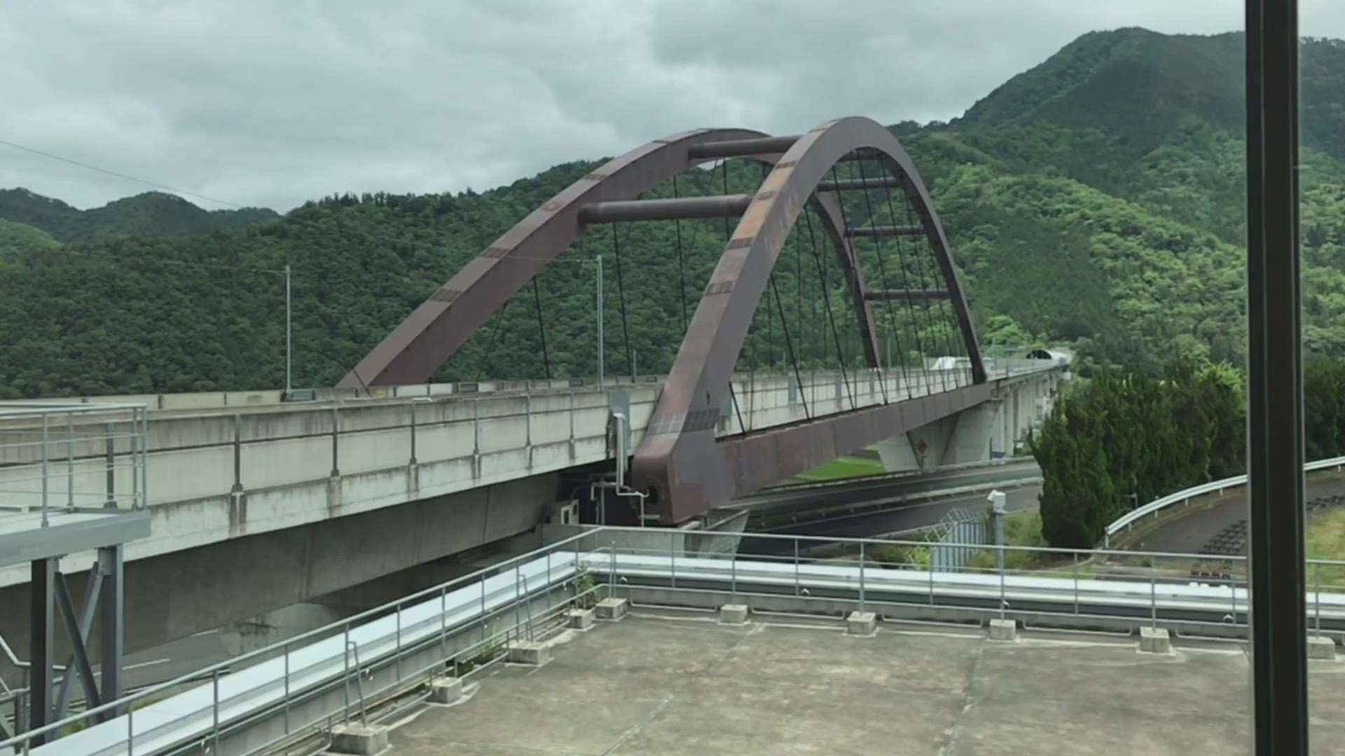 SCmaglev recorded in Yamanashi, Japan. A similar train proposed for the U.S. could link D.C. and Baltimore in 15 minutes.
