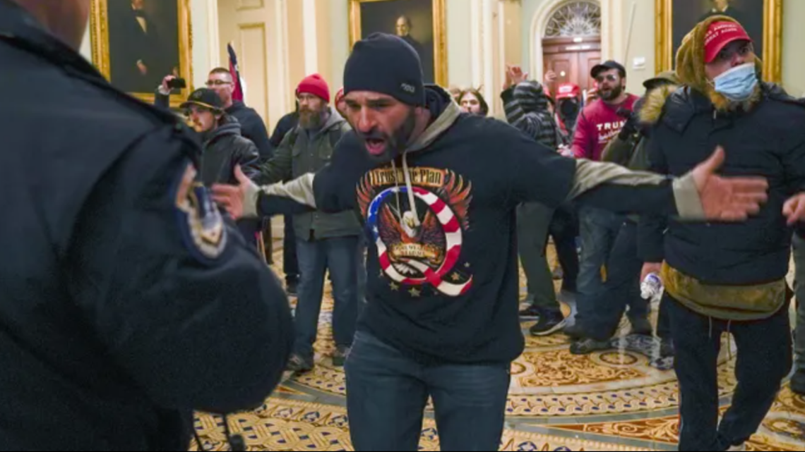 Judge orders Iowa man who chased Officer Eugene Goodman released - Vimarsana News