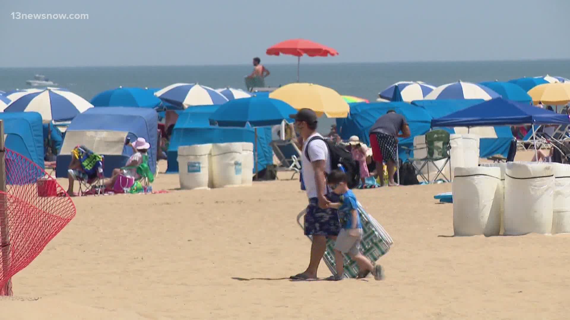 Despite pandemic, large crowds gather in Virginia Beach for Fourth of