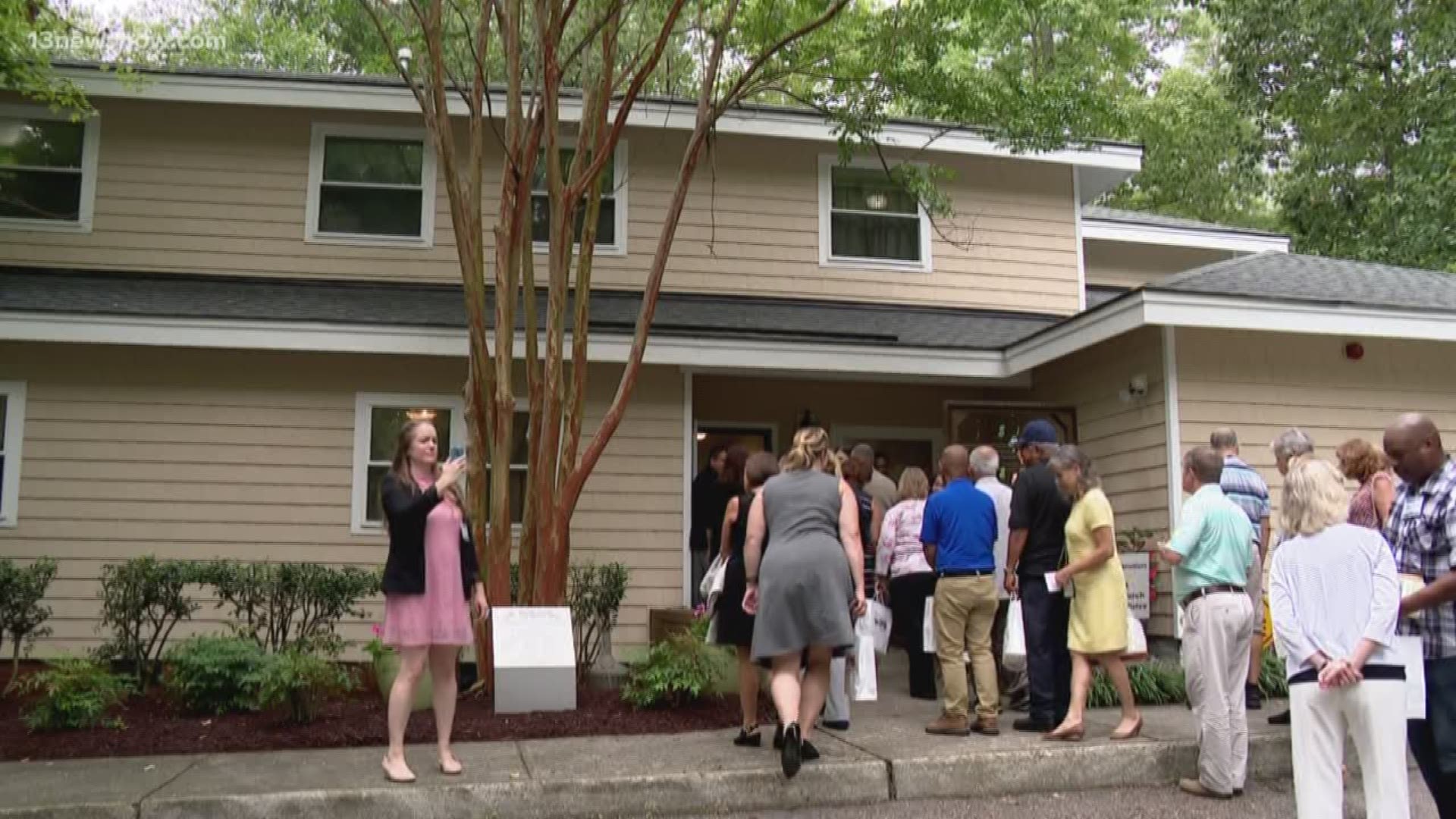 The new renovations to a girls house in Virginia Beach have been unveiled. Seton Youth Shelter had an extensive renovation done to both inside and out!