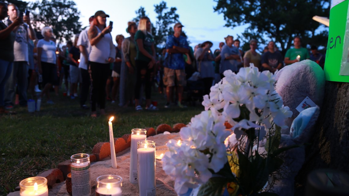 Community holds vigil for Noah Tomlin, former foster mom speaks out ...