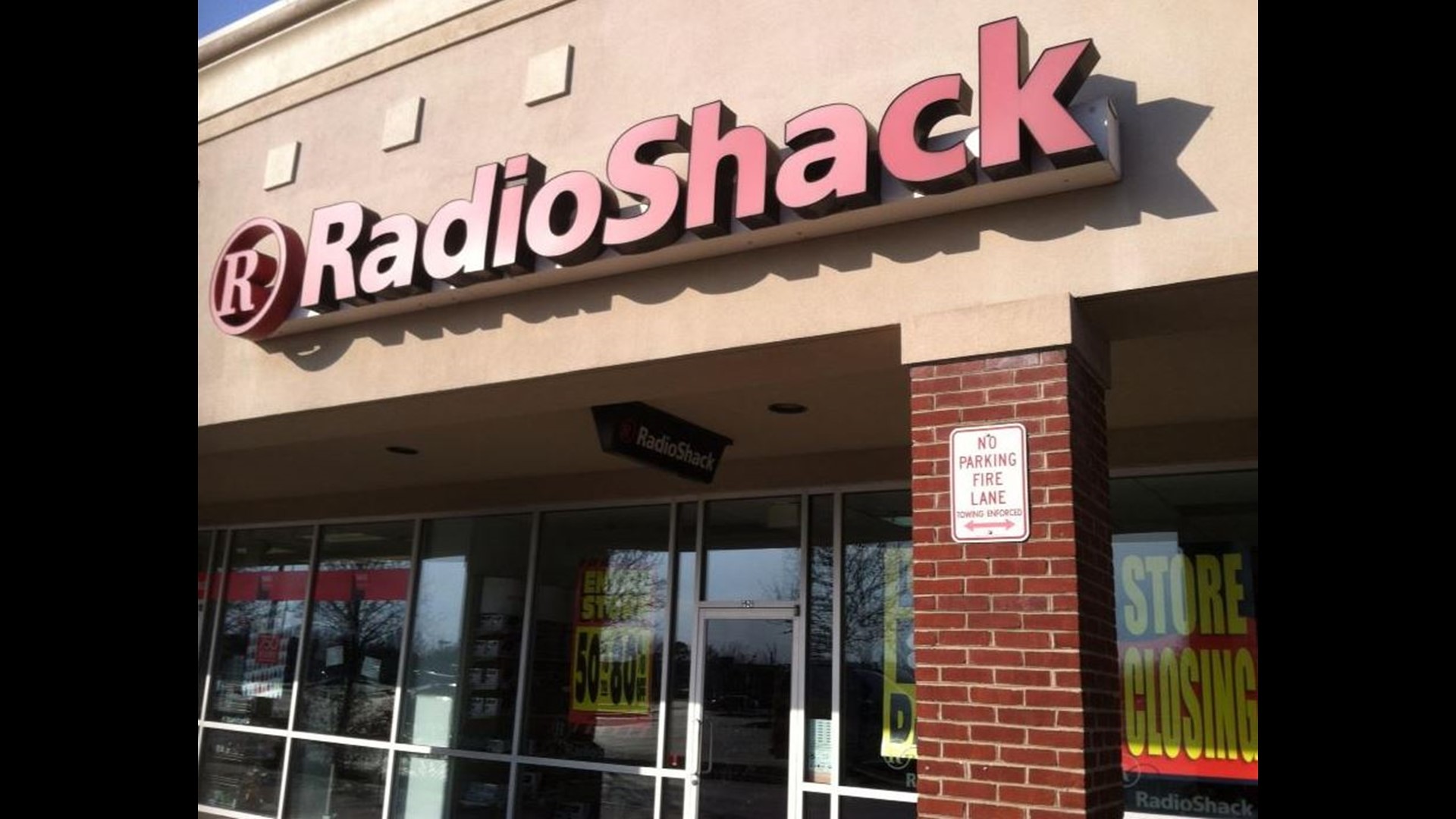 Ax falls on many Hampton Roads RadioShack stores