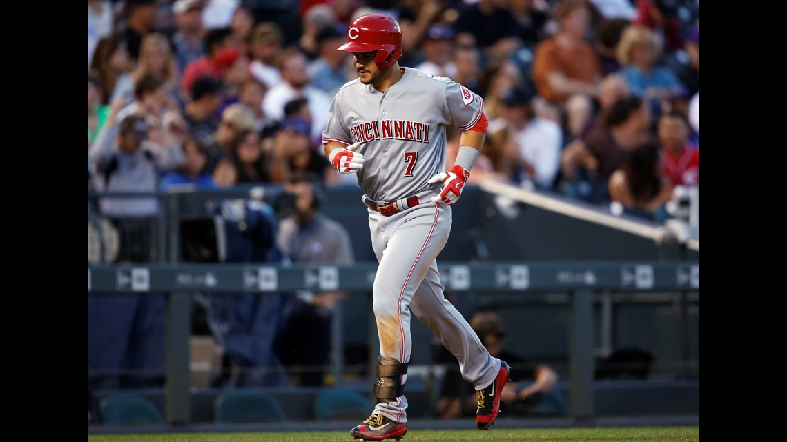 Reds' Eugenio Suarez gets a homer after review