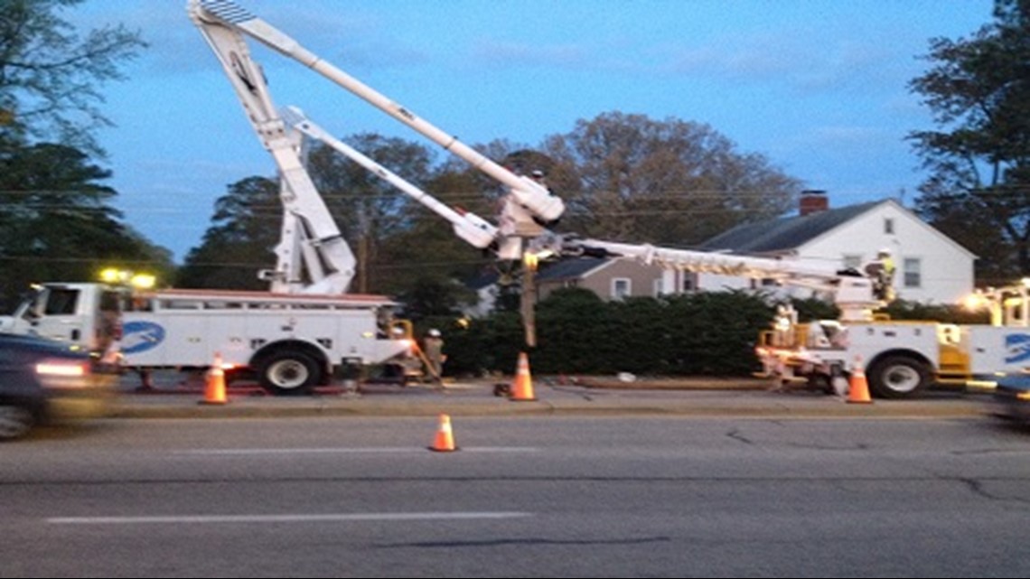 Crash investigation shuts down Warwick Boulevard in Newport News