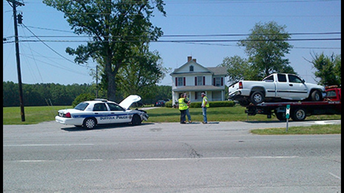 2 Injured In Suffolk Crash | 13newsnow.com