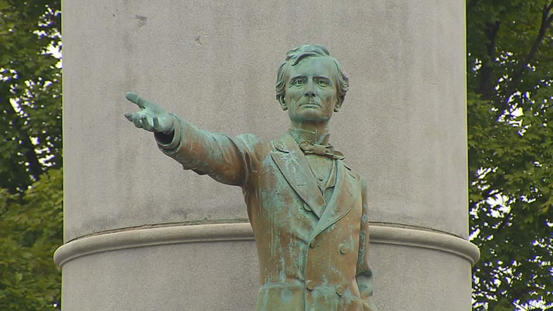 Richmond mayor Keep Confederate statues, but add context