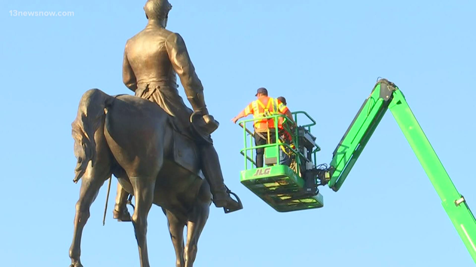 A judge has issued a 10-day injunction preventing the removal of the monument to Confederate General Robert E. Lee in Richmond, Virginia.
