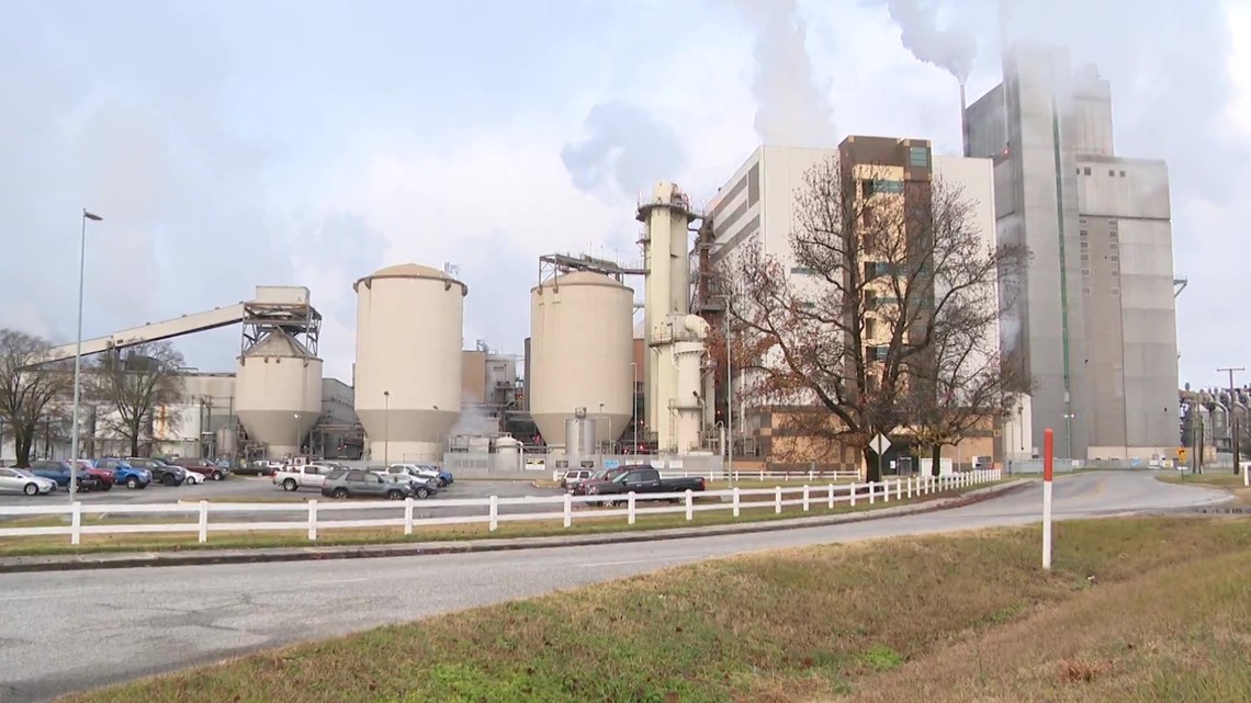 THE MILL : The Franklin Mill from shops Camp to International Paper