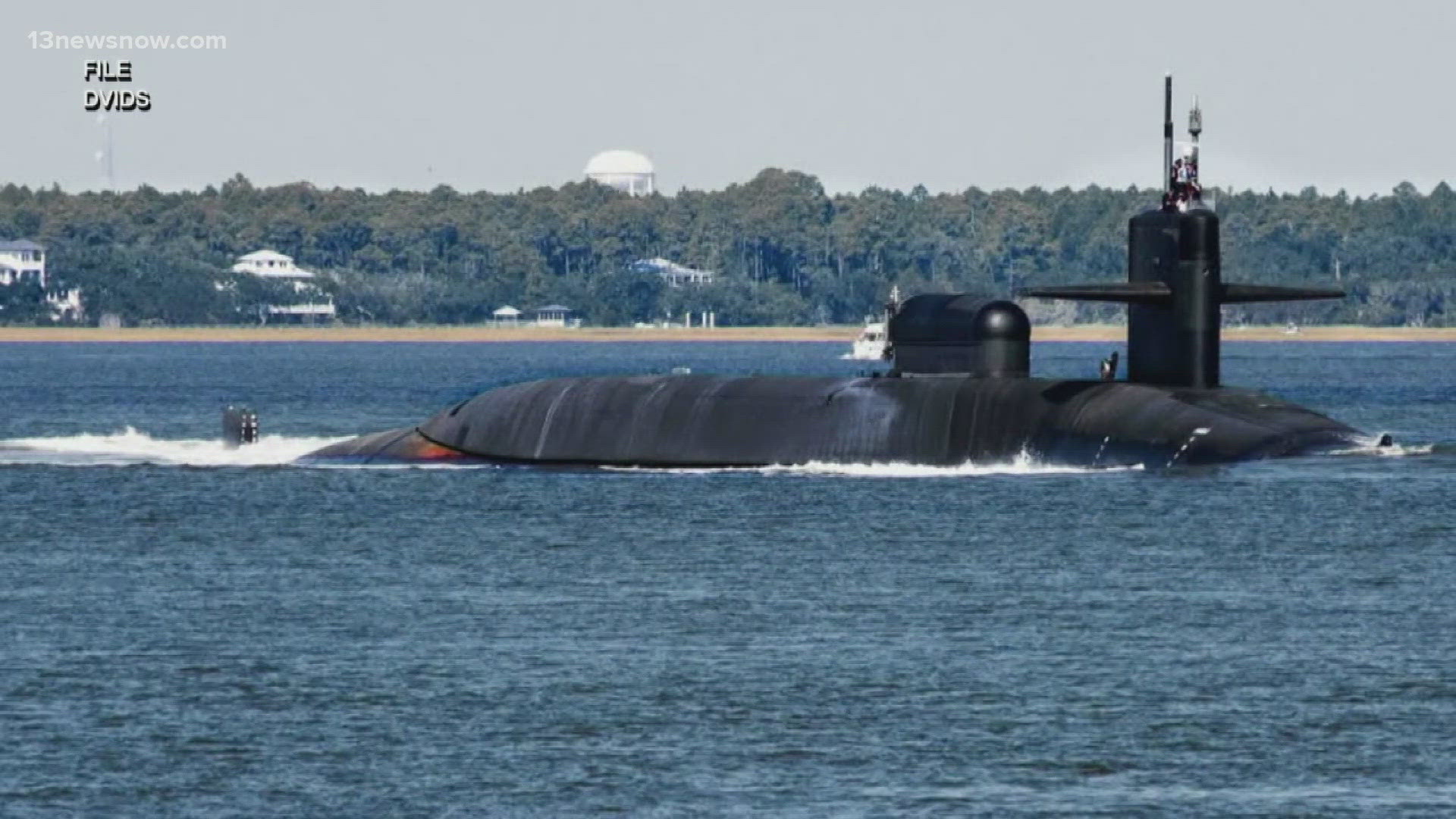 Pentagon orders submarine to Middle East