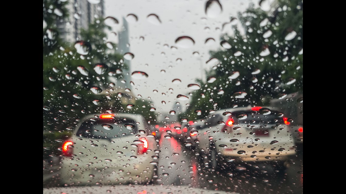 Verify Is it law to turn on your headlights when wipers are in use