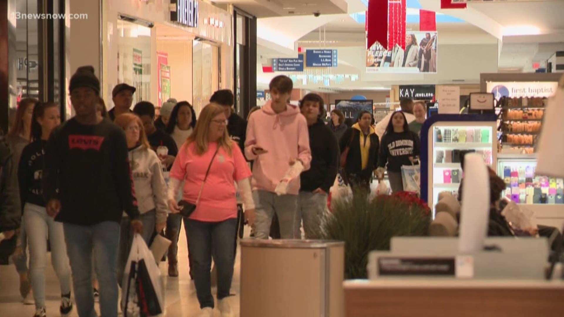 13News Now Megan Shinn has the lowdown on where you can go on Christmas Eve to do some last-minute Christmas shopping around the area.