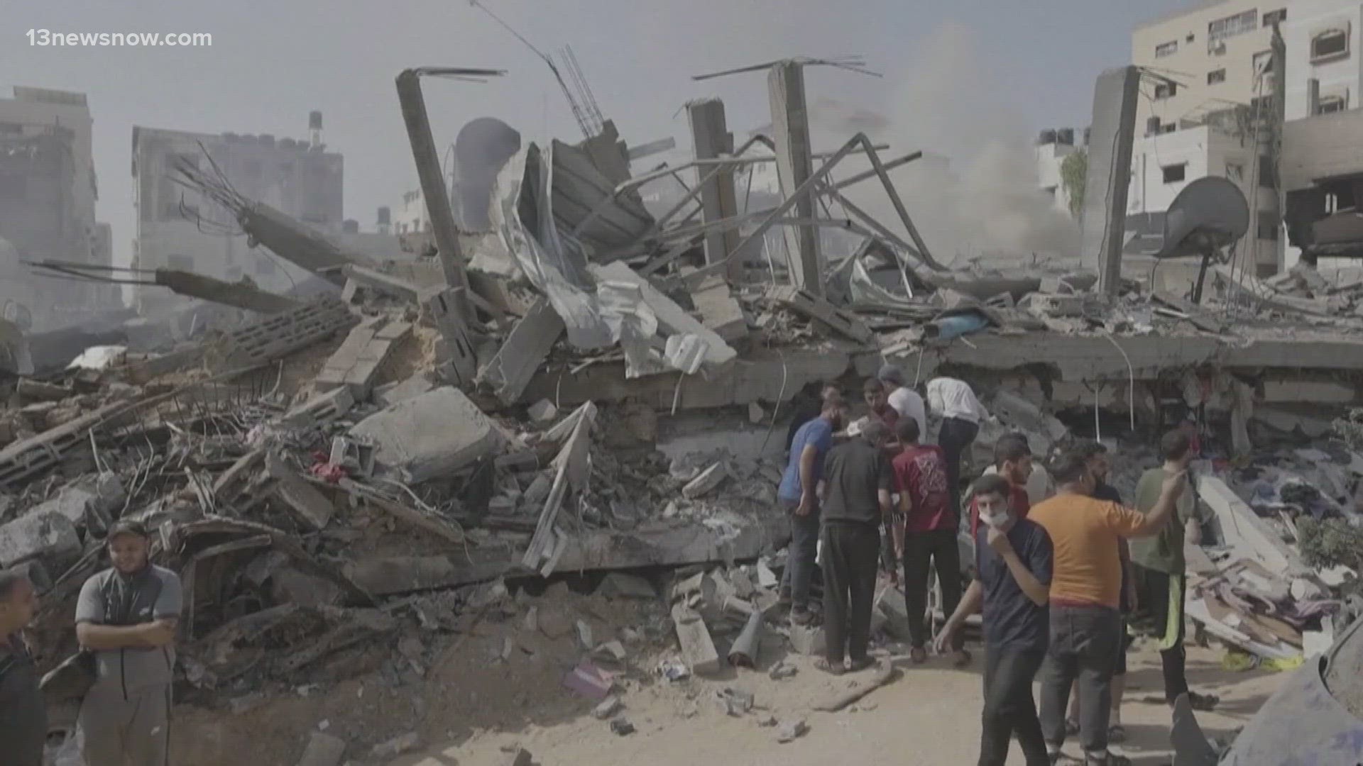 Israel is rejecting calls for a cease-fire as it steps up air and ground strikes on Hamas militant targets in Gaza.