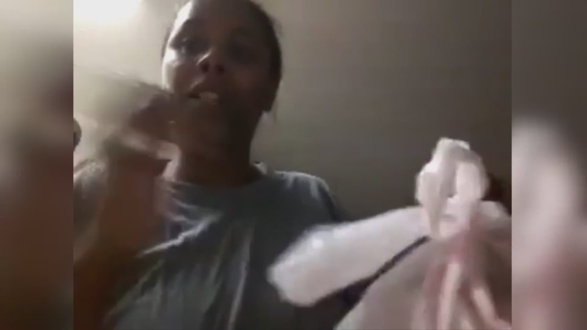 A Newport News woman has gone viral with a video of her first time trying to steam crabs. Right off the bat she gets into a pinch.