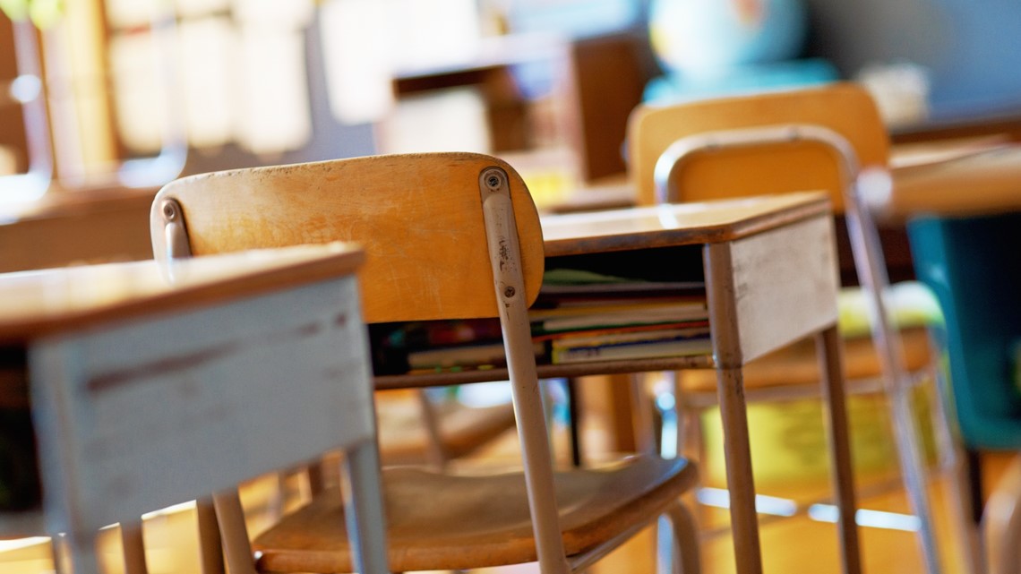 Two Virginia lawmakers want volunteers to temporarily fill teacher gaps in the classroom - Vimarsana News