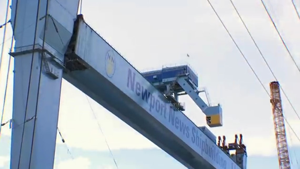 Crews lift new crane at Newport News Shipbuilding 