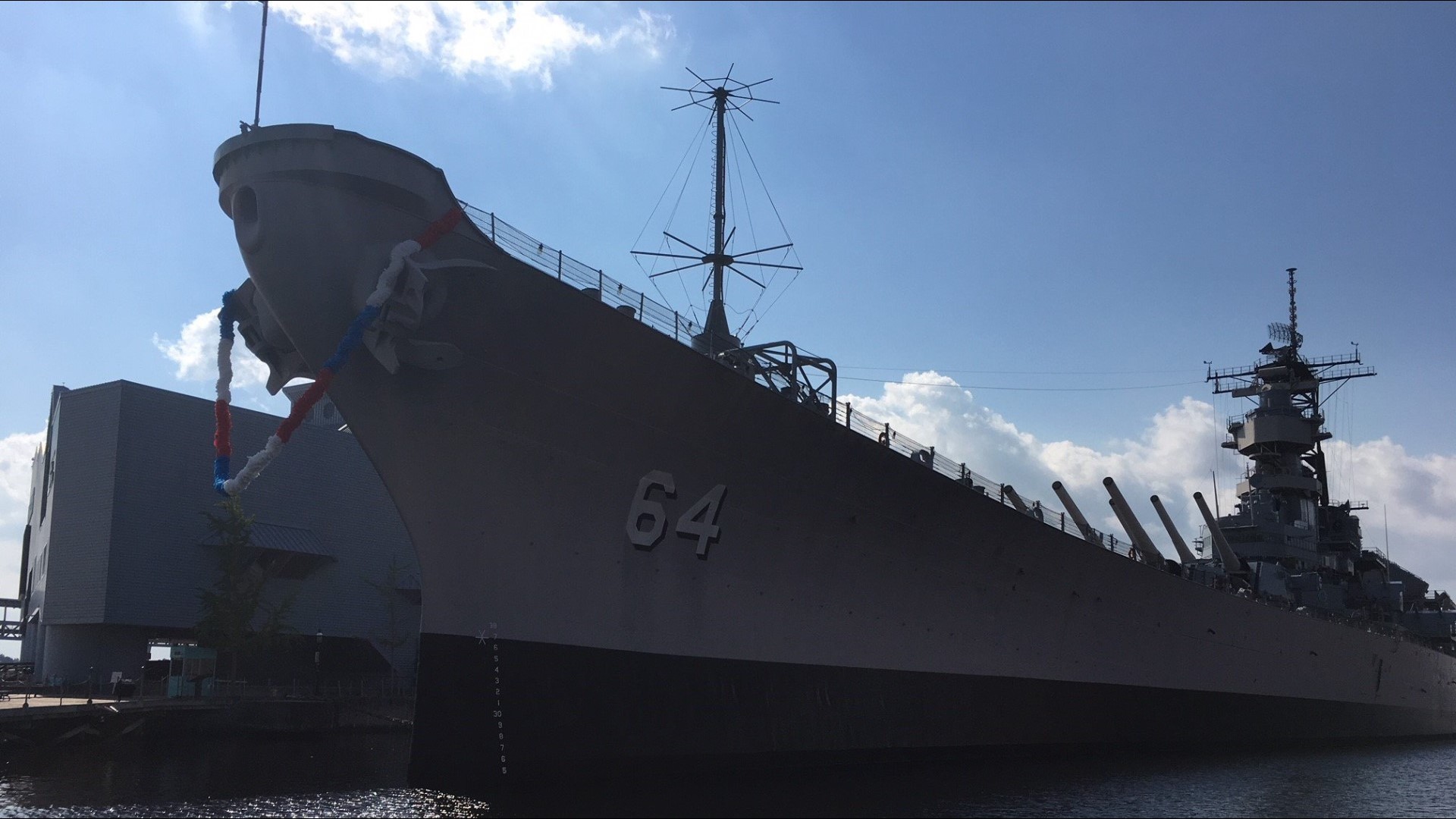 Wisconsin Lei Giant lei welcomes Battleship Wisconsin veterans | 13newsnow.com