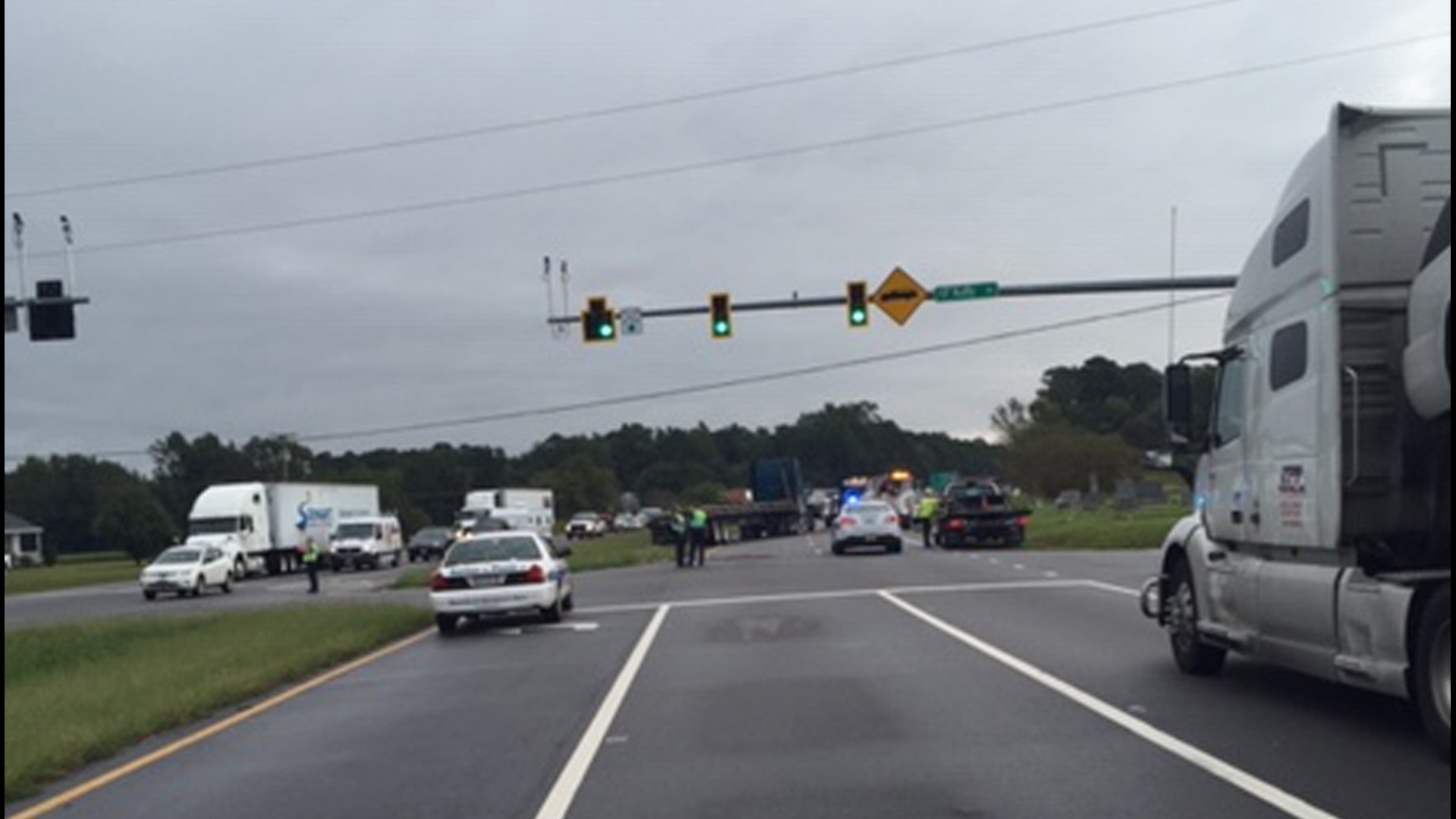 Five-vehicle accident closes South Quay Road in Suffolk | 13newsnow.com