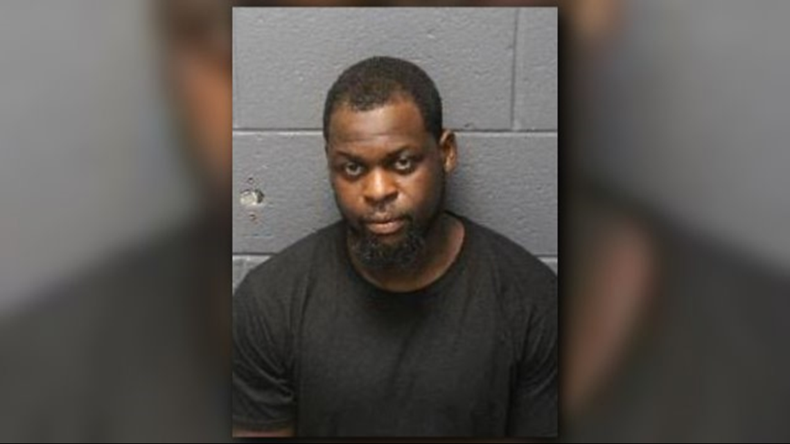 Hampton Police search for restaurant shooting suspect