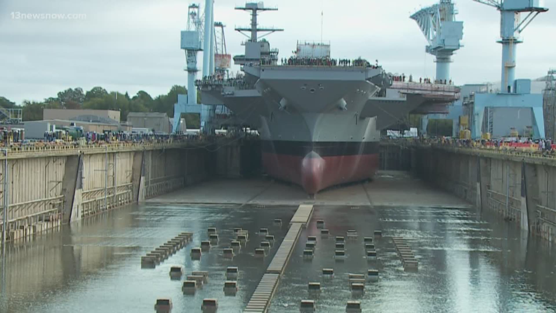 After several problems, the USS John F Kennedy took a big step. The ship is ready to leave the dry dock.